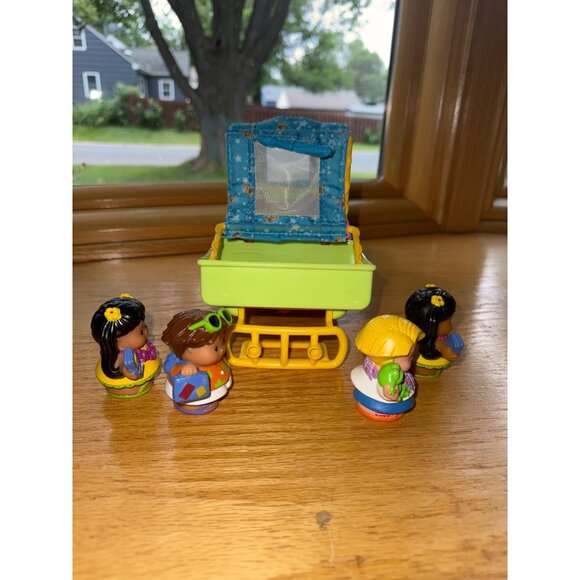 Fisher Price Little People Pink & Green Camping Set With Figures - Picture 3 of 8